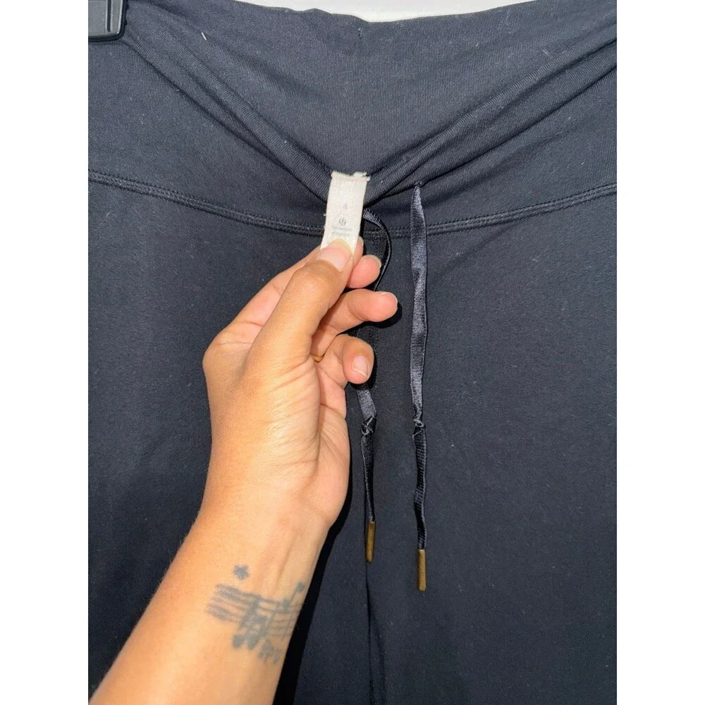 Lululemon vintage Black Cropped Flare Yoga Pants Size 4 Bootcut Capri